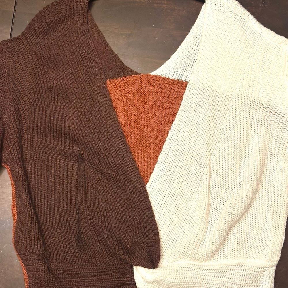 Colorblock V-Neck Sweater - Picture 3 of 4